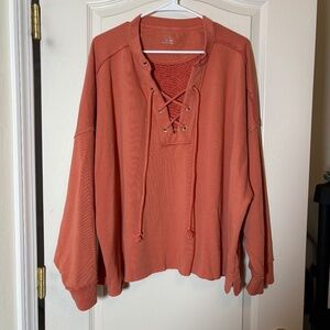 AERIE - WOMEN'S XXL- RUST/Orange LONG SLEEVE LACE-UP PULLOVER.